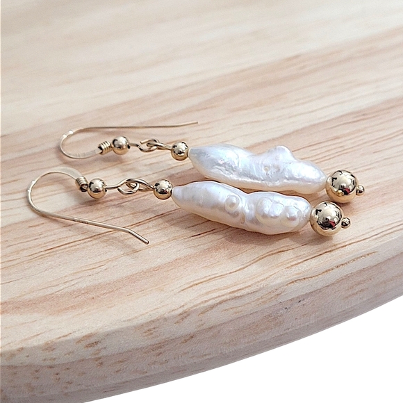 Hand Crafted Biwa Pearl Earrings Stick Goldfilled - Picture 5 of 9